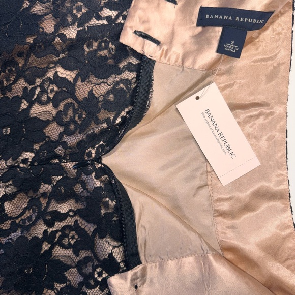 NWT Banana Republic Black Lace Skirt overlay & Nude Blush Pink Lining
Size 2 - Picture 13 of 16